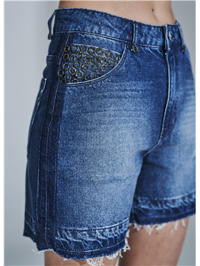 Bermuda Feminina Jeans Cintura Alta, Quadril e Perna Justos