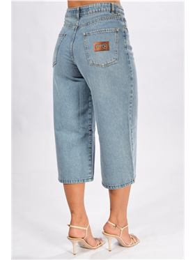 Calça Feminina Jeans- Cintura Média- Perna Curta e Larga